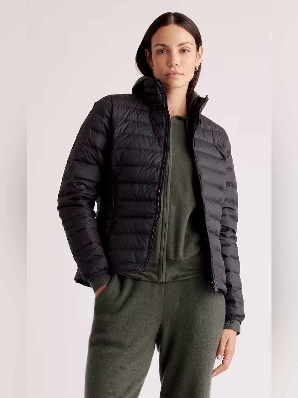 QUINCE - Lightweight Down Packable Puffer Jacket in Black, Medium